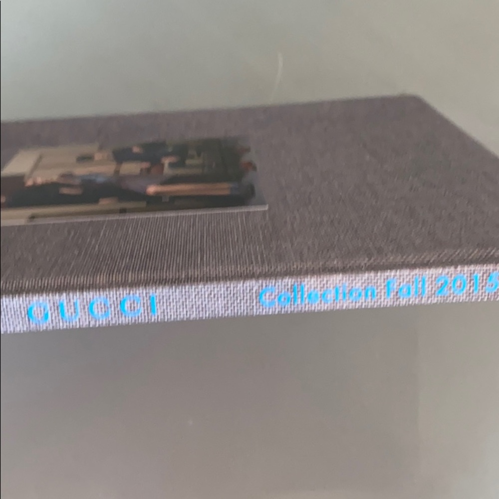 GUCCI CATALOG 2016 RARE-UNIQUE-HARD COVER - Picture 3 of 8